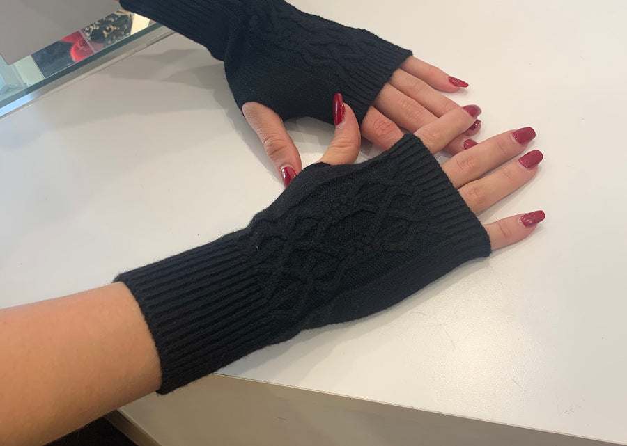FHTH Cable Wool Fingerless Gloves