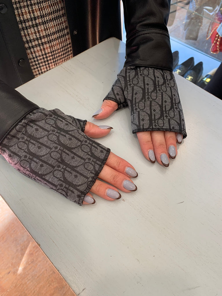 FHTH Dior Logo Fingerless Gloves – From Head To Hose