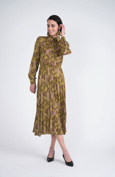 B Chic Olive Print Pleated Dress