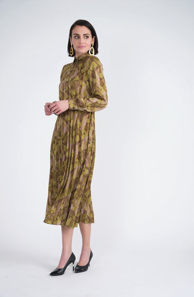 B Chic Olive Print Pleated Dress