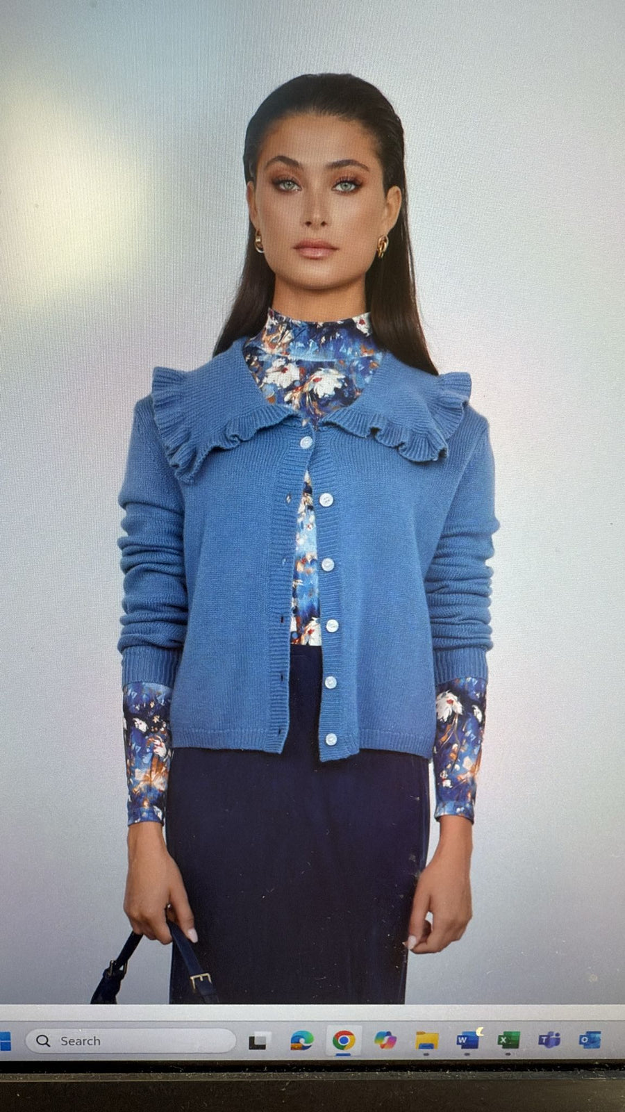 Point Fine Knit Ruffle Cardigan