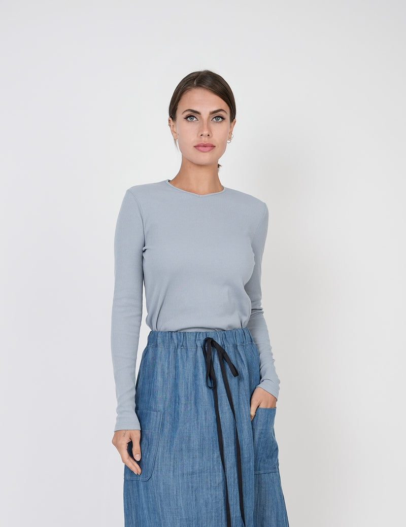 Riff Closed Ribbed V Neck Top